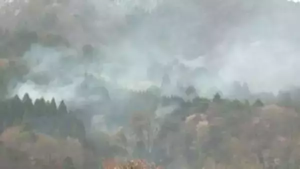 「ごみを燃やしていた火が山に…」いわき市で山火事　ヘリで上空から消火活動も鎮火に至らず（福島）