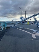 【速報】郡山市で信号機に車が突っ込む事故…２人負傷（福島・２３日午前８時半現在）