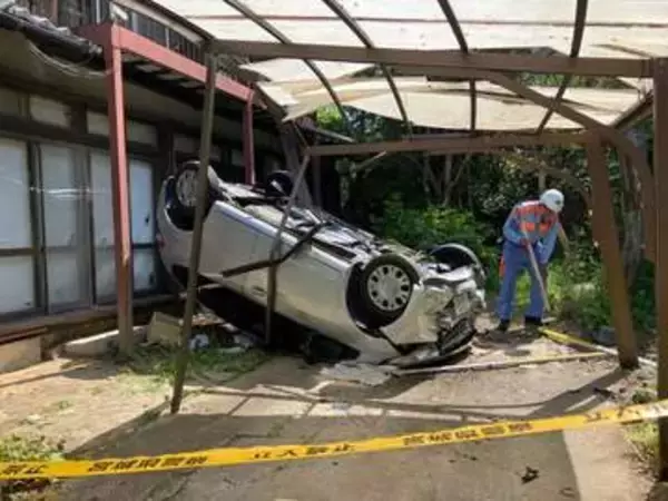 住宅街の崖下に車が転落　高齢男性が意識不明　仙台・太白区