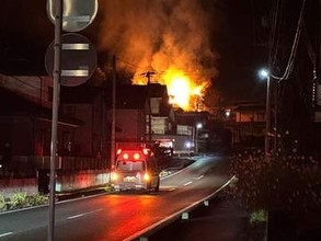 住宅１棟燃える火事　住人２人と連絡取れず　宮城・気仙沼市