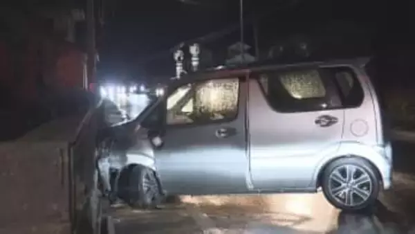 【速報】乗用車横転　助手席の９０代女性けが　仙台・太白区