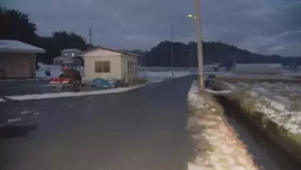 勝手に発進した車を止めようと…一緒に用水路に転落して高齢女性が死亡　宮城・栗原市