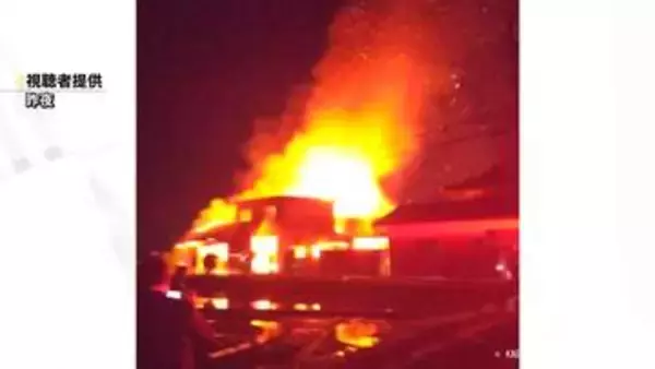 【続報】一時高く火の手が上がる　砺波市で納屋を焼く火事　１人けがで搬送
