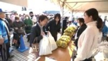 即売に行列　サトイモグルメも満喫　南砺市福野地域で「ごっつぉ里いも祭り」