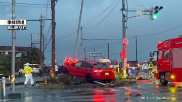 富山市の国道８号交差点　車の出会い頭衝突事故で１人死亡