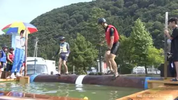 「丸太が回るのが速くて難しかった」水と親しむ　庄川水まつり