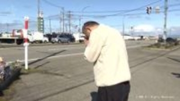 事故から１週間　国道８号親子２人死亡　手を合わせる人の姿