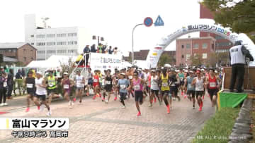 小雨降る中　越中路を1万6000人駆ける　富山マラソン