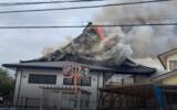 「富山市の寺で本堂など全焼する火事　国道8号近く　激しく燃える」の画像1