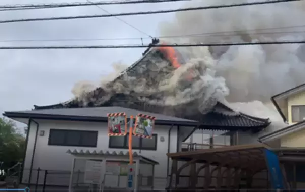 富山市の寺で本堂など全焼する火事　国道8号近く　激しく燃える