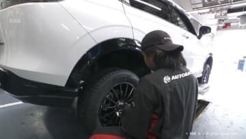 迫る雪の季節　タイヤ交換ピーク　富山市の自動車用品店