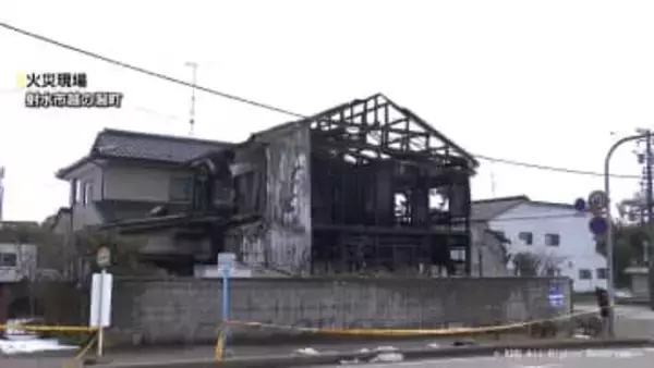 射水市で住宅火災　７０代女性がやけどで搬送