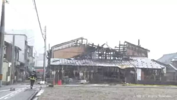 高岡市片原横町で火事　住人男性と連絡が取れず　少なくとも７棟を焼いたか