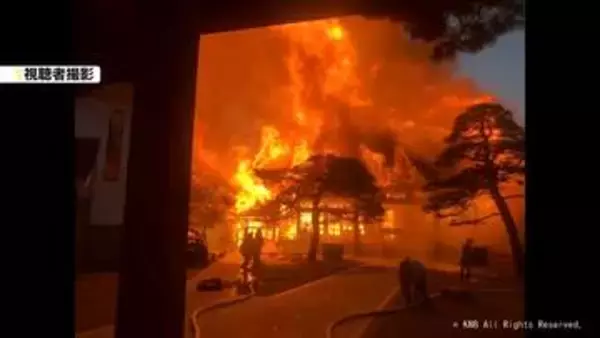 高岡市のまちなかで火災　火元は寺院　けが人なし