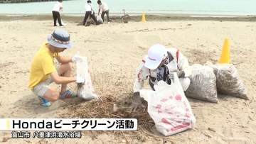 海岸清掃車両も使って砂浜をきれいに　富山市の八重津浜海水浴場で約100人が汗