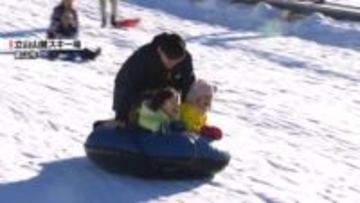 雪不足で営業開始が遅れましたが・・・青空のもとゲレンデにぎわう　富山市の立山山麓スキー場