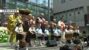 小さな手をあわせ　釈迦の誕生祝う花まつり　富山市のまちなか