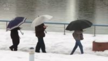 富山県内　雪や雨の１日に　厳しい寒さ続きそう
