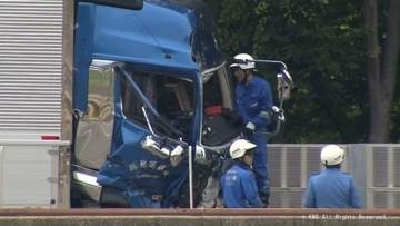 トラック車内から酒の缶４本押収　北陸道２人死亡事故