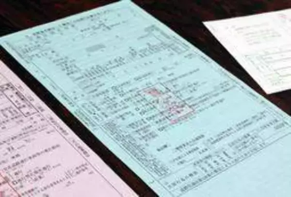 自転車の交通違反に4月から「青切符」　スマホ運転1万2千円、傘差し・イヤホン5千円