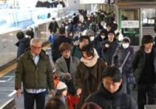 年末年始は古里で　帰省ラッシュが本格化　JR新神戸駅、親子連れらで混み合う