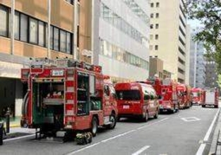 神戸市役所近くのビル地下駐車場から白煙