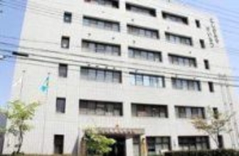 すれ違った女性突き飛ばし軽傷負わせる　再三の出頭要請応じず　容疑で男逮捕　容疑否認　西宮署