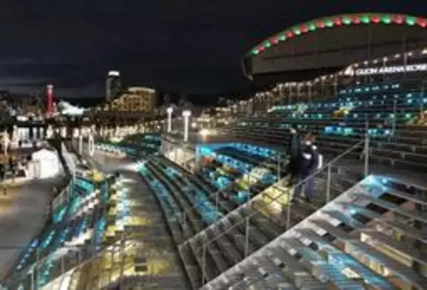 神戸港に新名所、登れるイルミネーション　ミナトの新たな夜景を市民ら堪能