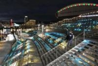 神戸港に新名所、登れるイルミネーション　ミナトの新たな夜景を市民ら堪能