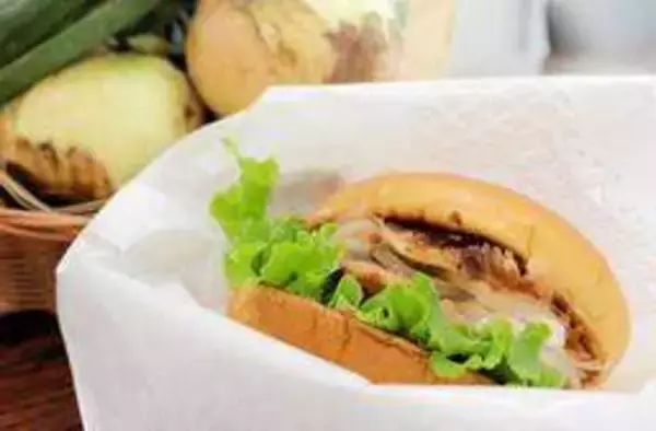 モスの春の名物「淡路島産たまねぎバーガー」、7日から販売　スライスの厚み2倍に、素材の味感じて