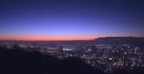 厳冬期の空、溶け合う夜と朝　風物詩「かぎろい」、神戸で観測