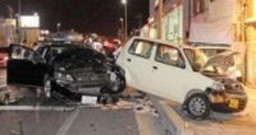 西宮の国道2号で車6台が絡む事故　3人搬送、1人が意識不明の重体