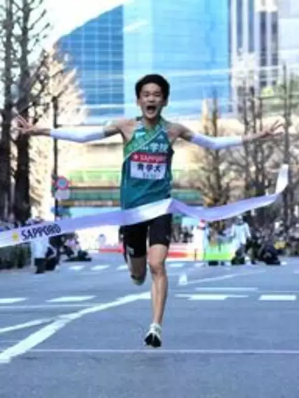 箱根駅伝　須磨学園高出身の青学大・折田が優勝のゴールテープ