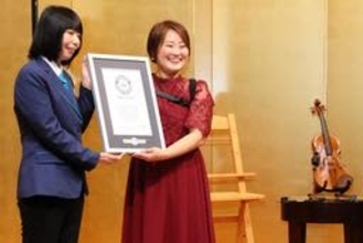 「義手バイオリニスト」伊丹の伊藤さん、ギネス世界記録に認定　「いつも笑顔で努力する姿に感動」
