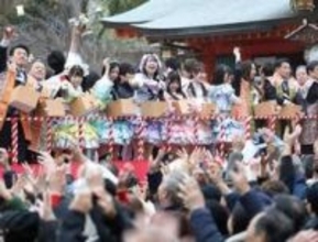 神戸・生田神社で「節分祭」　松村邦洋さんやコウベリーズらが豆まきに参加