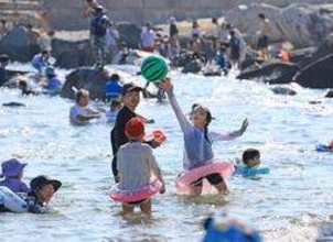 海の日、兵庫県内11カ所で猛暑日　トップは福崎37.4度　神戸・アジュール舞子、家族連れらにぎわう
