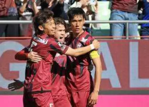 ヴィッセル神戸、4連勝で首位固め　名古屋に3-2で競り勝つ　武藤が勝ち越しゴール