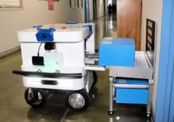 自律走行ロボが神戸高専で“郵便配達”　本部棟から200m離れた別棟研究室へ　新明和が実証実験