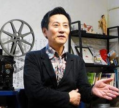 俳優、自らを演じる　映画「津田寛治に撮休はない」　名脇役の日常に潜む謎　8日まで神戸で公開