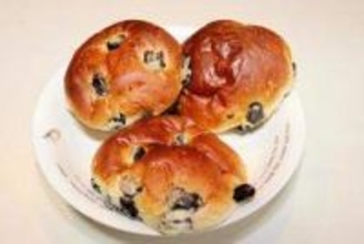 ひとくち頰張れば黒豆の濃厚な味わいと香り　売り切れ必至、「小西のパン」の黒豆パン　丹波のイッピン