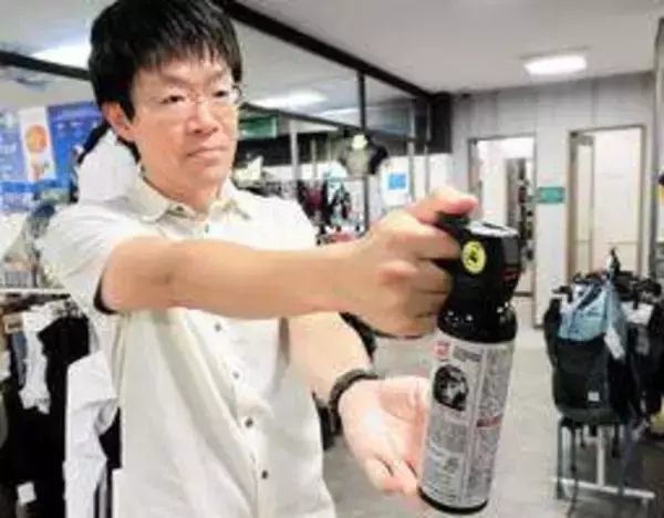 クマ対策グッズ、使い方は?　ホイッスル「すぐ吹ける状態に」スプレー「両手で構えて顔狙え」