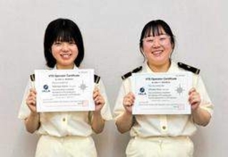 「一件でも事故減らしたい」海の管制官2人デビュー　神戸・中央区の大阪湾海上交通センター
