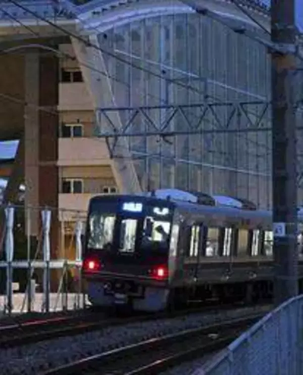 尼崎JR脱線事故　25日で発生21年　現場で追悼慰霊式　遺族ら犠牲者に祈り