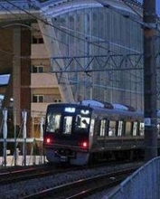 尼崎JR脱線事故　25日で発生21年　現場で追悼慰霊式　遺族ら犠牲者に祈り