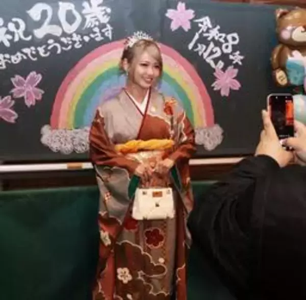 インフルエンサー田中杏美花さん「尼崎の顔になれるぐらい頑張る」　阪神間で20歳のつどい