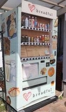 パン店の頼れる助っ人「ぶれはちゃん」　自販機で人手不足補う狙いが…思わぬニーズ開拓　明石