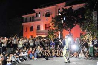 「豊岡演劇祭」前夜祭、但馬空港で12日開催　平田オリザさんが見どころ解説　飲食ブースも　