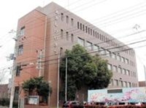 走行中の電車内でスカート内を撮影しようとした疑い、29歳男逮捕　兵庫・明石署