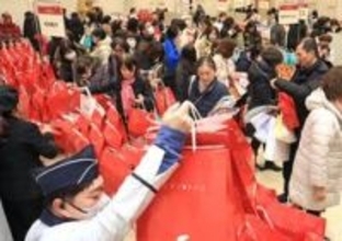 福袋求め開店前から2000人が列、新春恒例の初売り　大丸神戸店