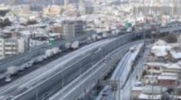 8日の積雪、交通網に影響　阪神地域の北部中心、車両のスリップや単車転倒の事故多発